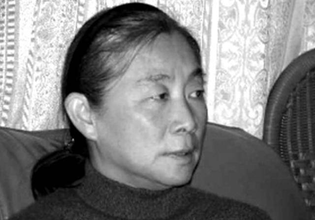 林豆豆与母亲多年不和认保姆为干妈晚年还接98岁保姆到身边