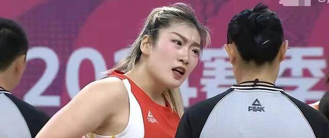 前两场比赛,内蒙古女篮着重限制了李梦的表现