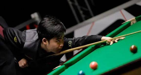 斯诺克世锦赛资格战中国选手崭露头角罗伯逊遭受绝杀