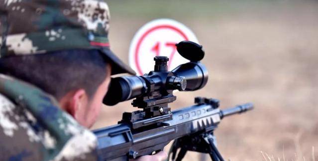 为什么狙击手宁可带零食也不给枪装消音器真实原因是这样