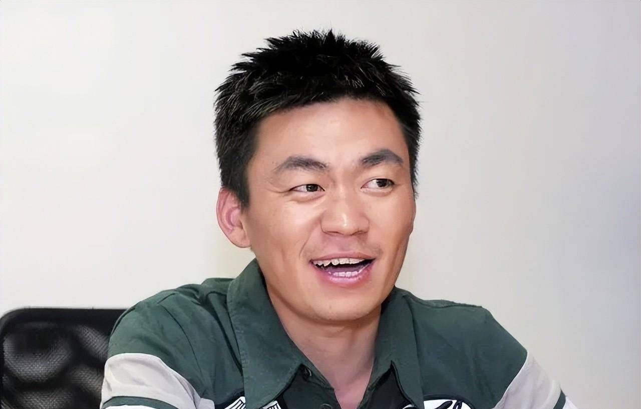 原创王宝强逛街约会女方曾是模特身高差距太明显网友调侃像母子