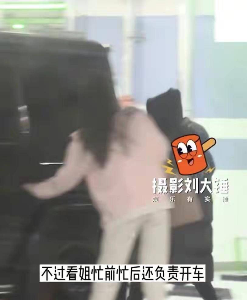 原创40岁的王宝强被女友拉着手最萌身高差被嘲像母子俩冯婧气质好