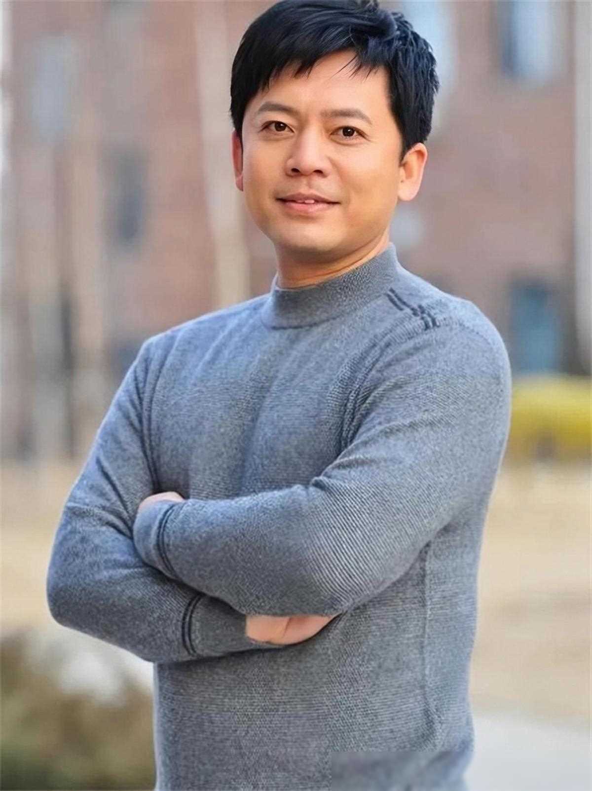 他拒绝巩俐娶初恋为妻年零绯闻父亲身份成谜