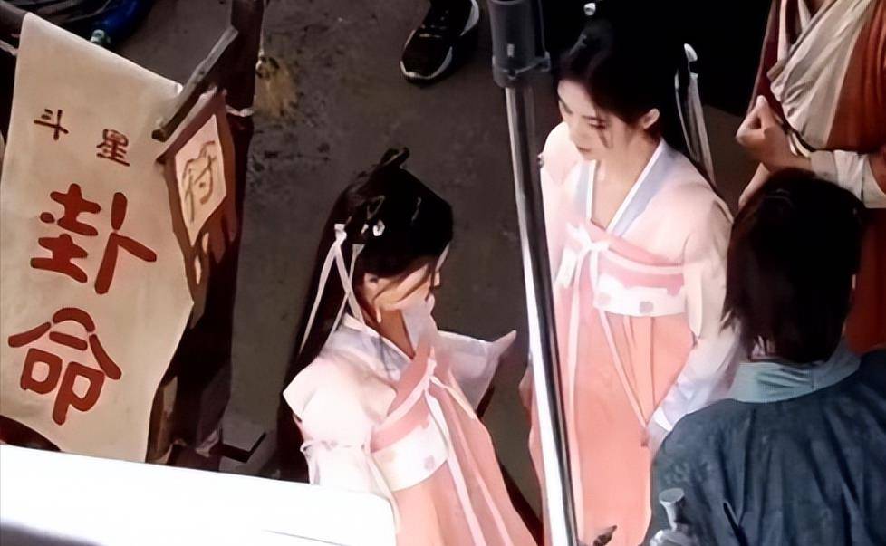 从头到脚都用替身张译这个镜头给了流量明星们狠狠一记耳光