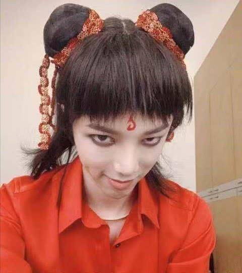 华晨宇cos哪吒惟妙惟肖,小编却发现了一个小瑕疵