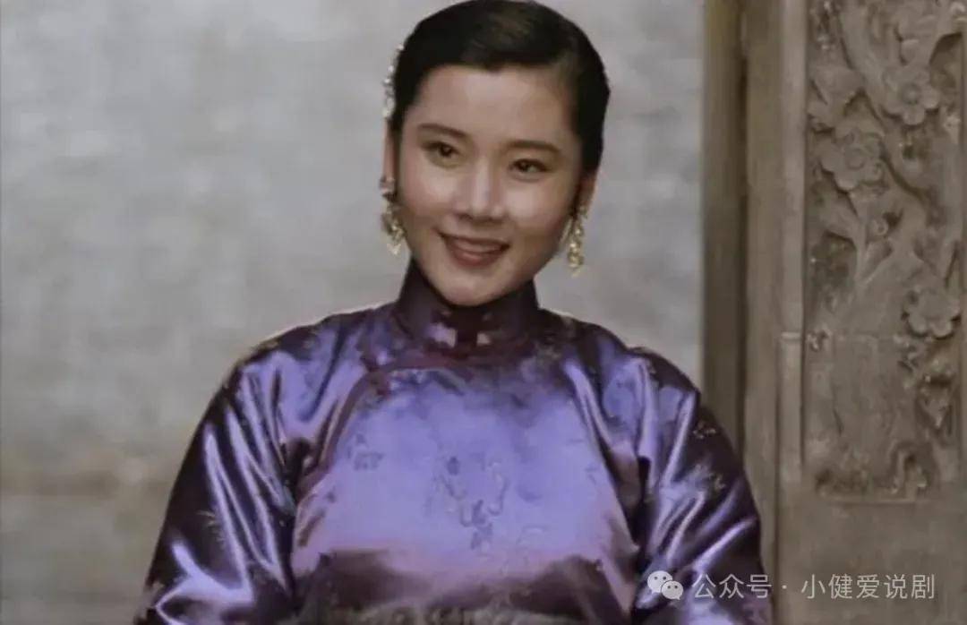 更加温暖的红色,名唤"梅珊",除了那个已经疯癫的,成为活死人的四姨太