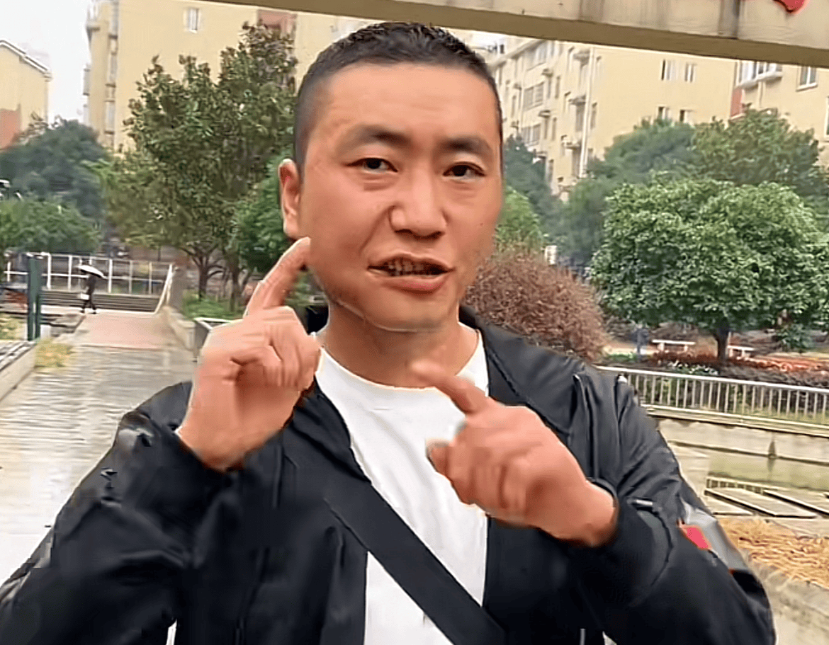 原创笑岔了36岁网红彬彬哥去世生前爱吃槟榔导致口腔癌吃香蕉都费劲