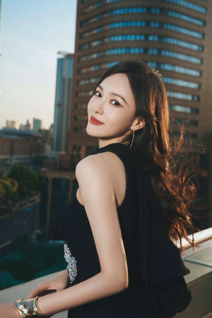 原创唐嫣和李沁知性迷人的穿搭不如宋茜法式风格穿搭减龄效果好