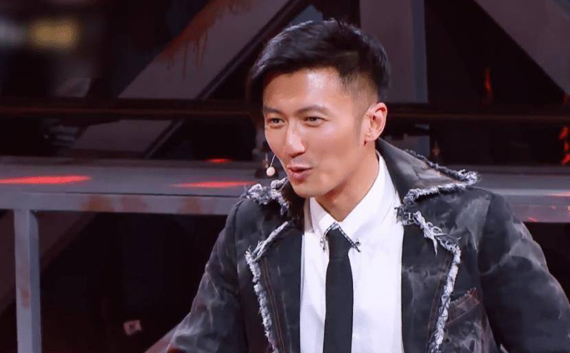 邓紫棋"强迫"谢霆锋爆灯,事后反应亮了,谢总裁真绅士!