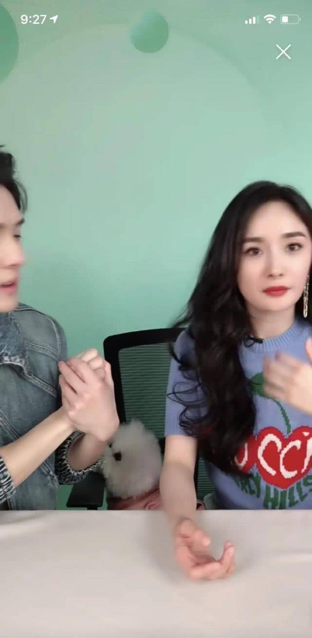 杨幂"小白兔"装得到位,对待狗狗就暴露了