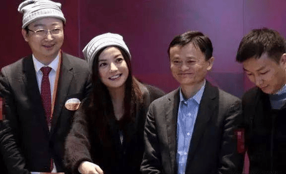 赵薇股权再遭冻结!她干的"丑事"远超乎你的想象