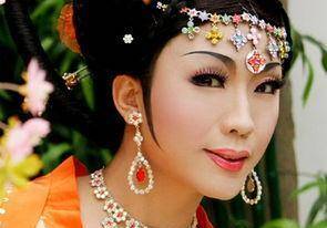 原创草根逆袭分手糟糠女友娶外国高官之女隐婚9年李玉刚现况如何