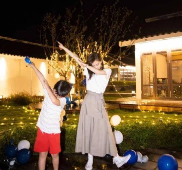 去年节目播出后,王子文改名艾娃,吴子棋与安德鲁的cp也备受外界看好.