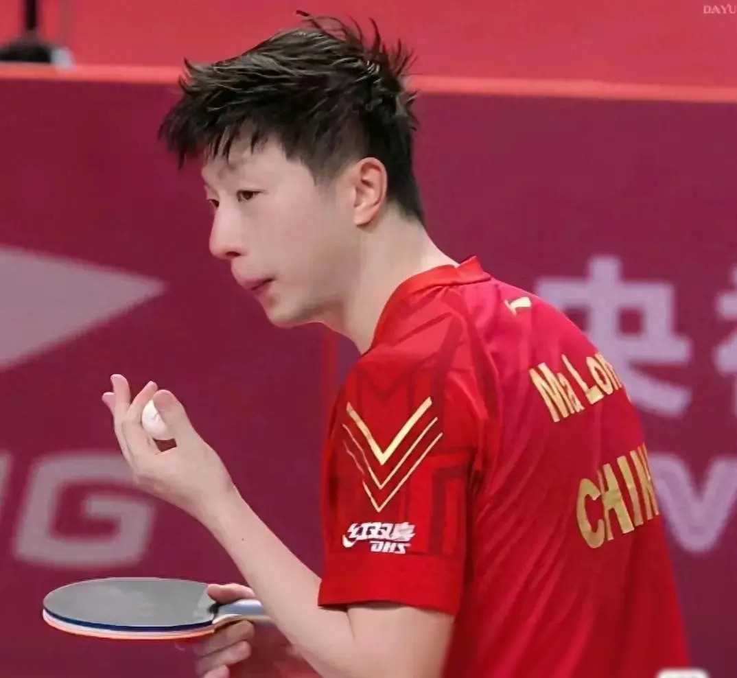 马龙在运动员的道路上走得并不轻松,他的性格内向而敏感,经常陷入自我