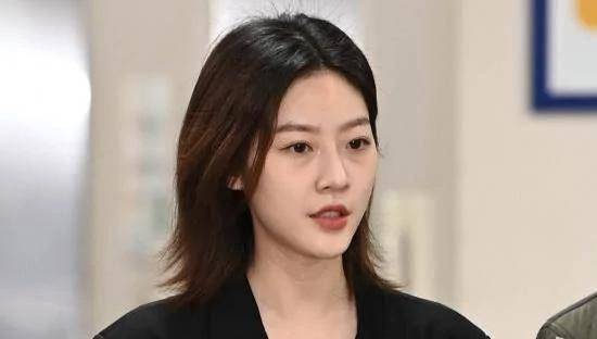 金赛纶因与金秀贤的照片争议,精神崩溃,决定退出话剧_演出_东池_时期