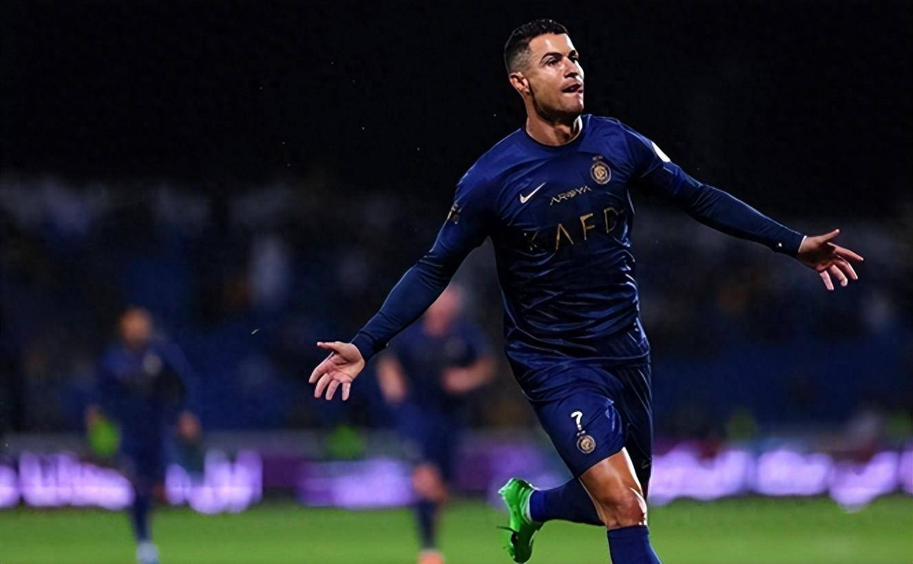 为什么快退役的C罗这么拼命的想进球？_搜狐网