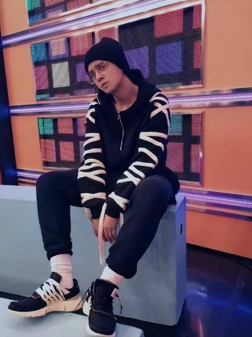 就连孙红雷也曾在《极限挑战》的节目里,对周扬青喊过话,成为经典名