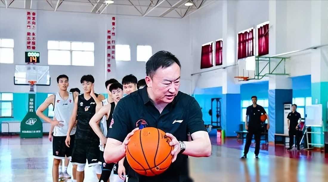 在上一场比赛中,张宁出色发挥,帮助山西男篮扳平比分.