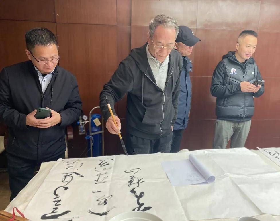 上海书法家代表团慰问援藏干部暨西藏采风活动简报-都市魅力网