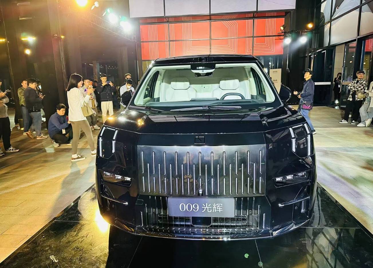 李书福称:“极氪009光辉”集中当前全世界最先进的技术_搜狐汽车_搜狐网