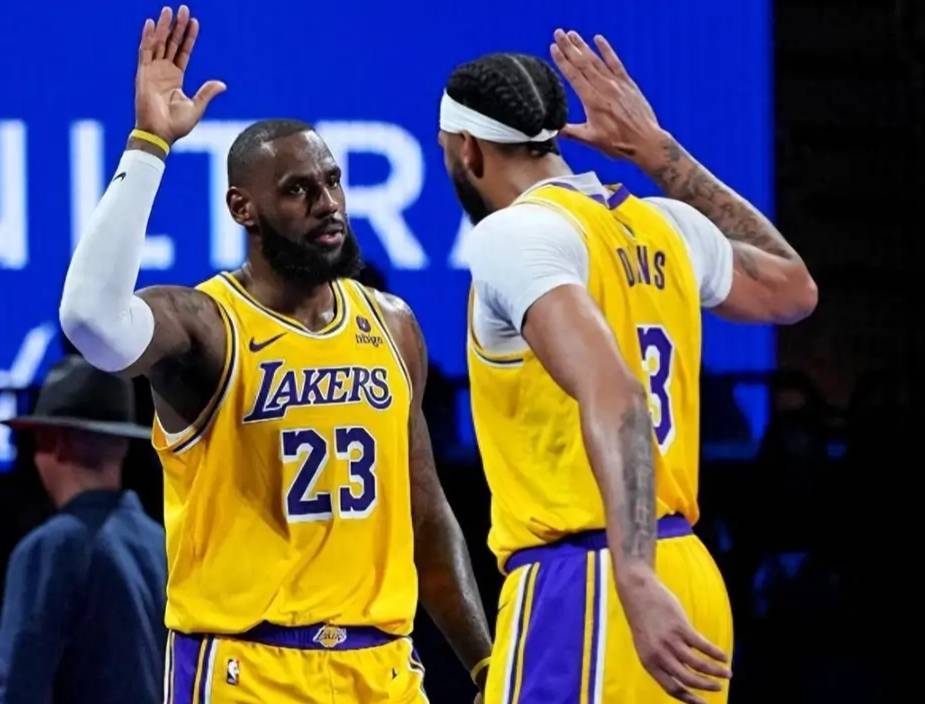 詹姆斯27 8 6浓眉32 14 拉塞尔20中6湖人不敌掘金大比分0-1落后!