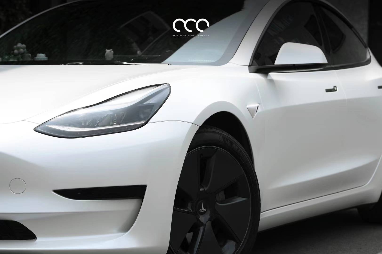特斯拉model 3漫彩电光金属白改色膜,"白色控"必入