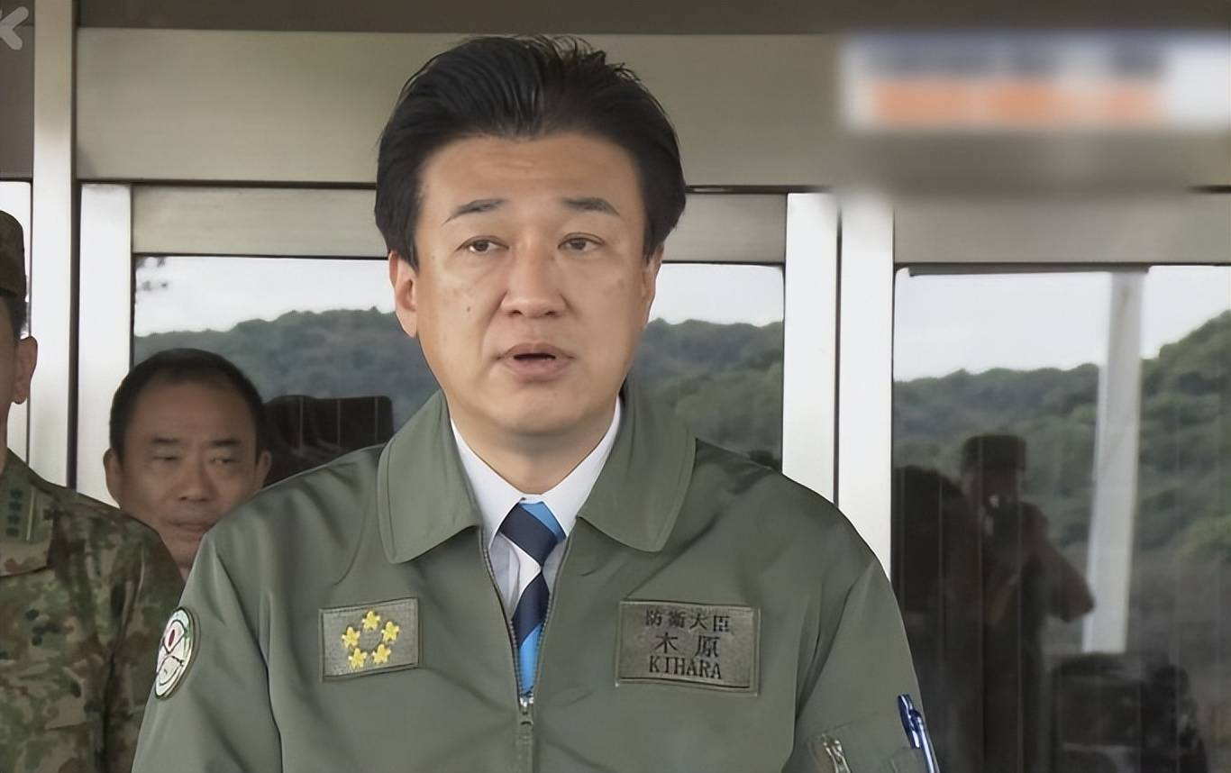 日本政客"乌鸦嘴"发动,扬言关切台海,海自马上摔了2架直升机