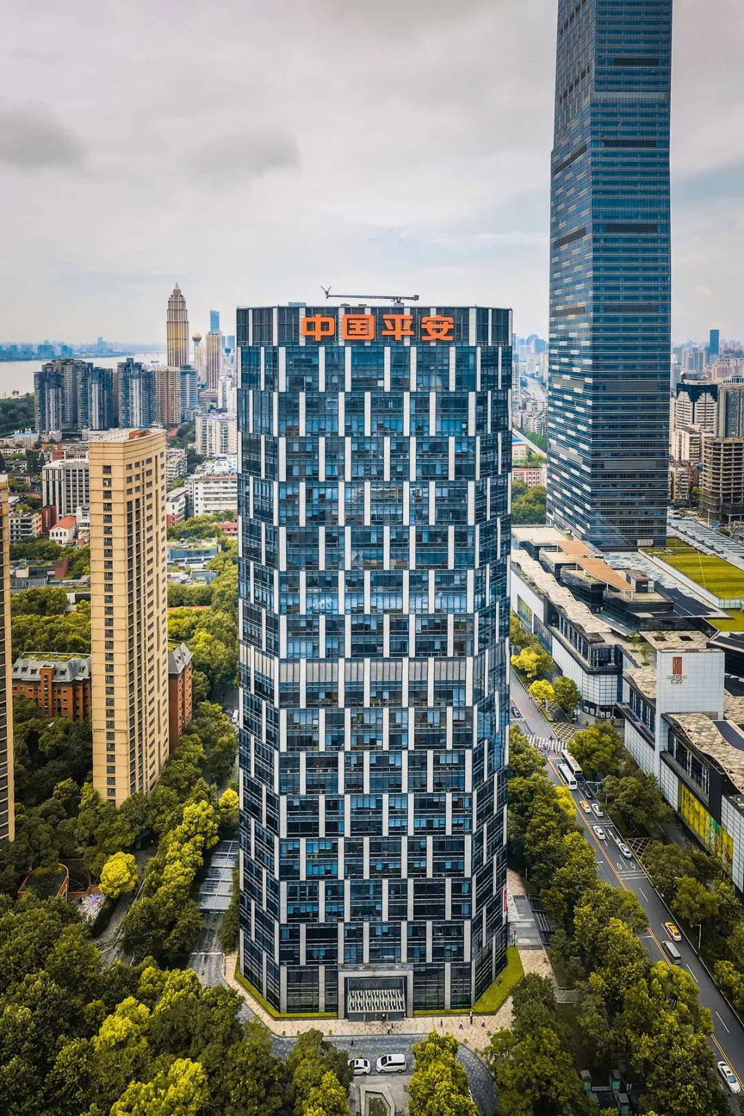 《长江日报》头版头条报道江岸