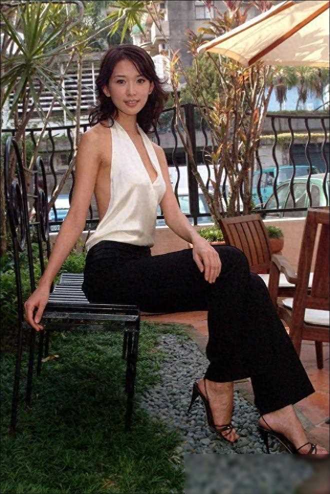 身材变化引关注,行头超万,对老公卑躬屈膝_婚姻_黑泽_形象