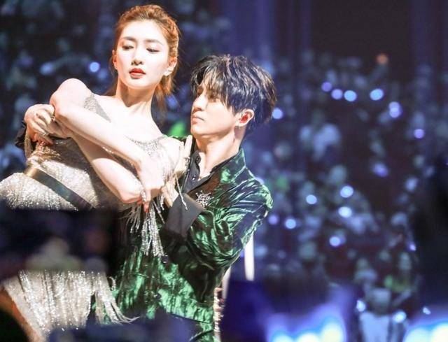 薛之谦当众内涵张杰,谢娜想帮他怼回去,张杰用一句话让谢娜消气