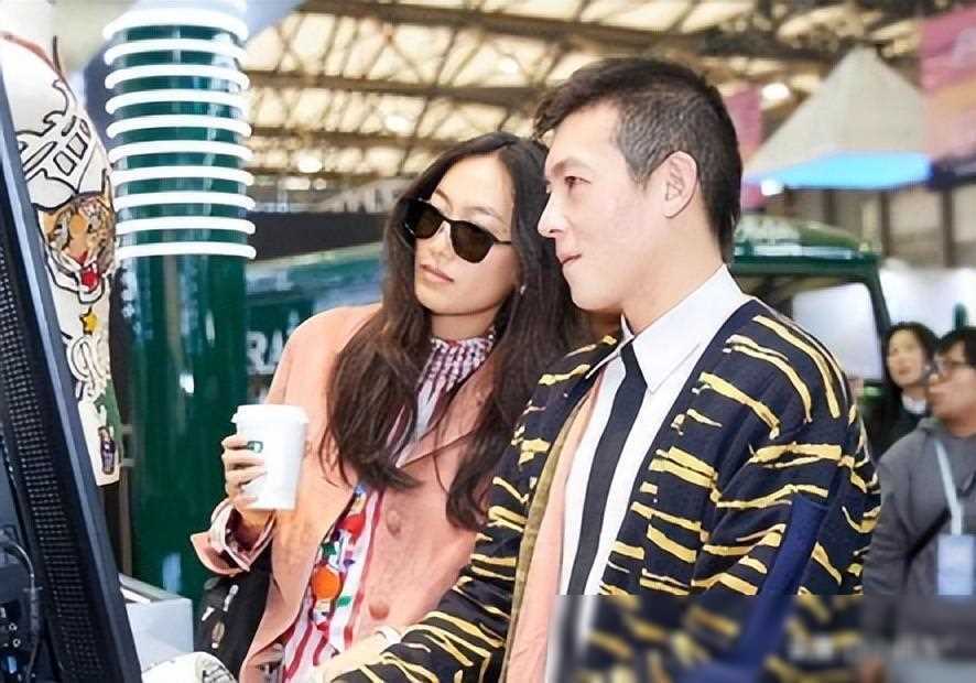 陈冠希街头热吻华谊董事长妻子,引发热议_秦舒培_爱情_人们