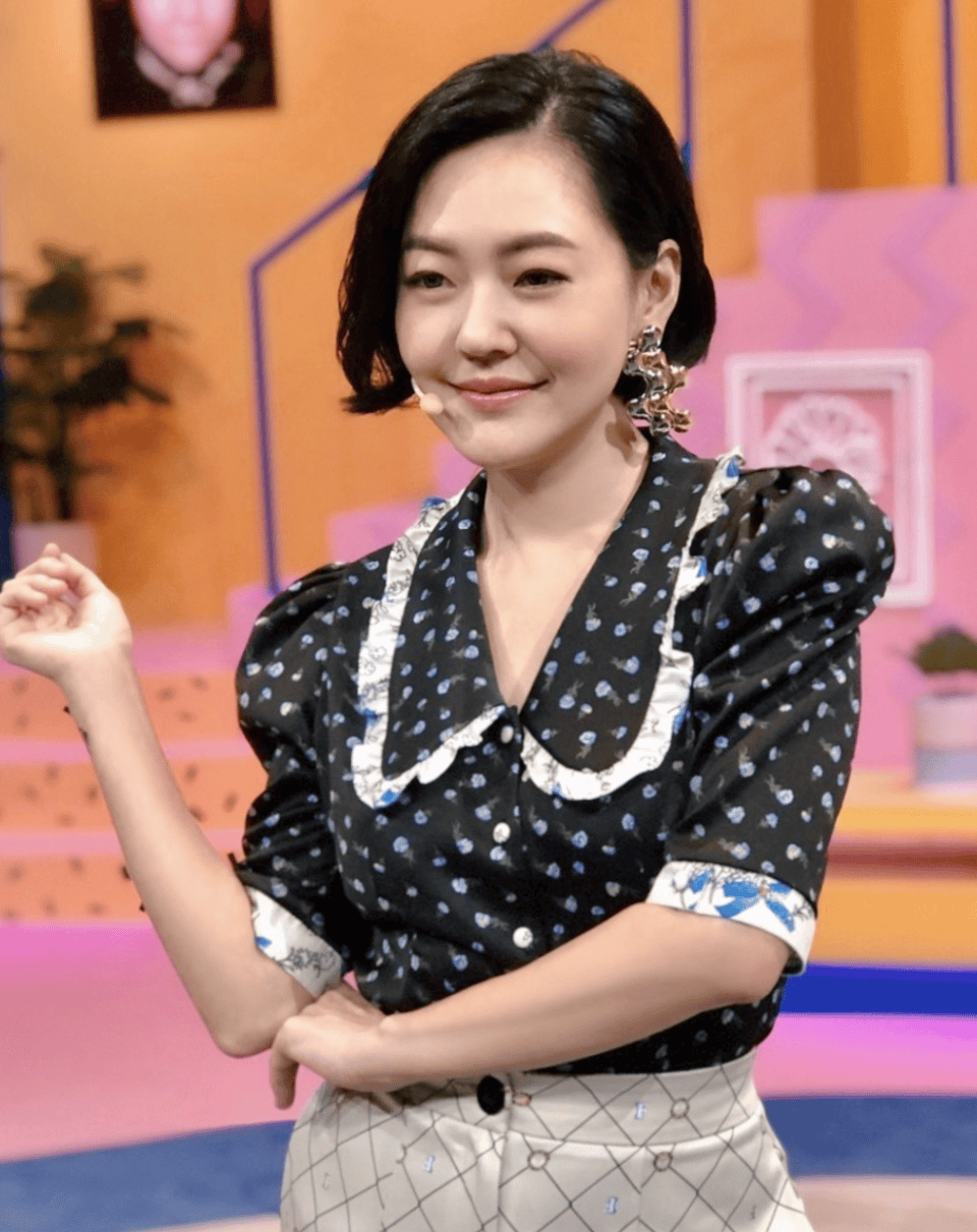 明明是女强男弱,主持人调侃大s被汪小菲家暴,小s泪崩:心情不好