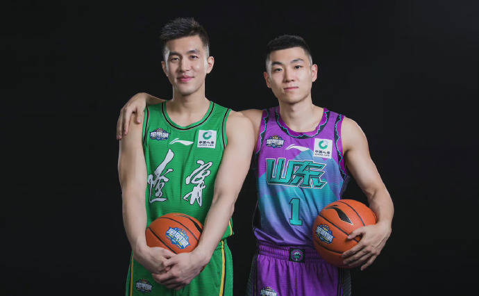 广州队的主教练是郭士强,他是郭艾伦的叔叔,把自己的大侄子给整来,联