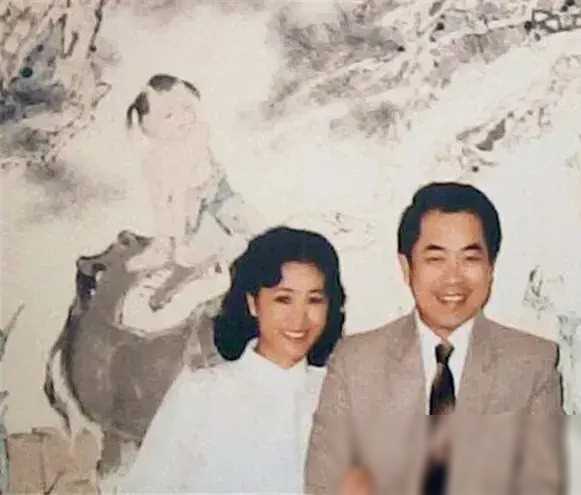 两次感情皆明媒正娶,楠莉养育前夫孩子,她是否更胜一筹?