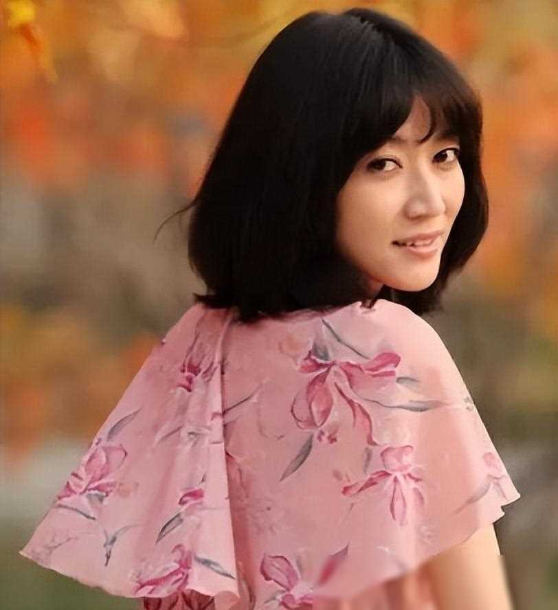 因此,让我们向松峰莉璃致敬,向她的梦想和勇气致敬.