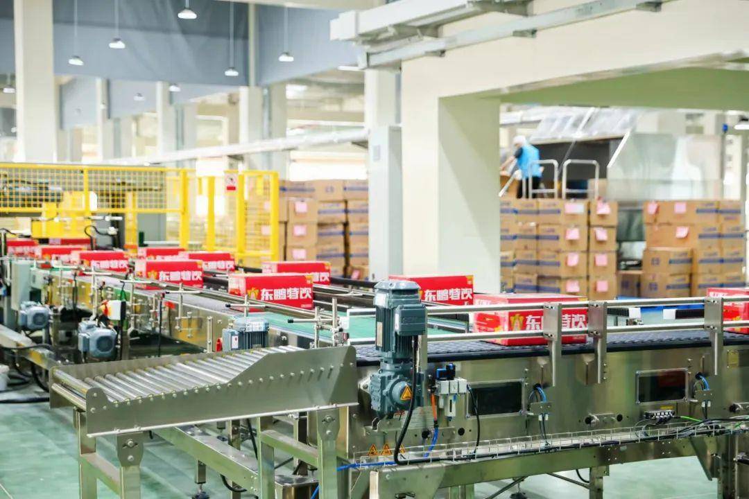 东鹏特饮生产线;图片来源:东鹏饮料3,"声学天线":数字化赋能营销,反哺