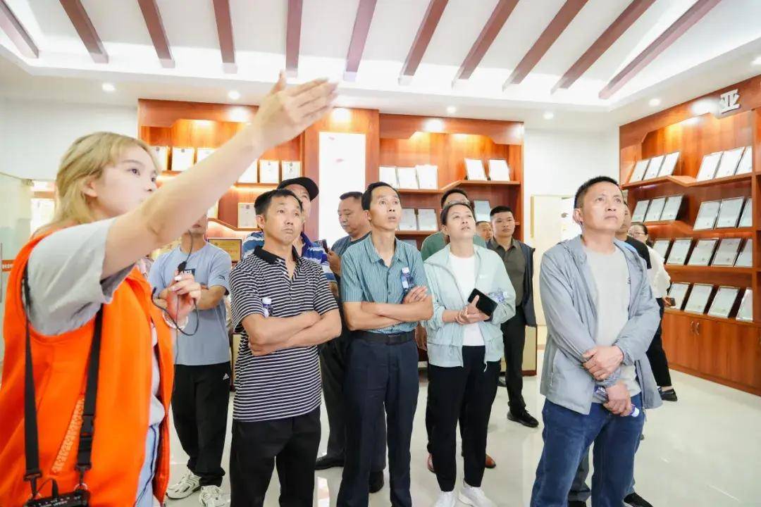 广元市各大酒店名厨团队一行到访亚明公司参观交流