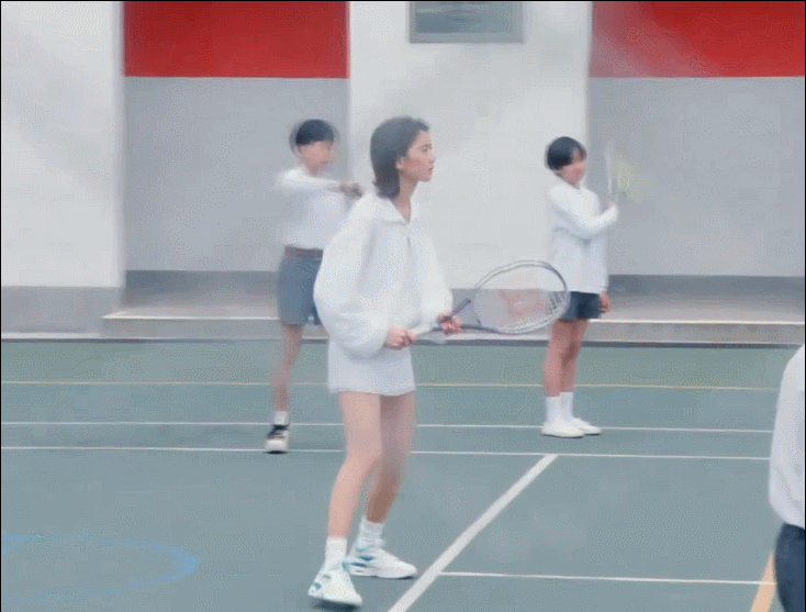 袁咏仪女生男相到底算不算大美人,看她和李嘉欣合影,就有答案了