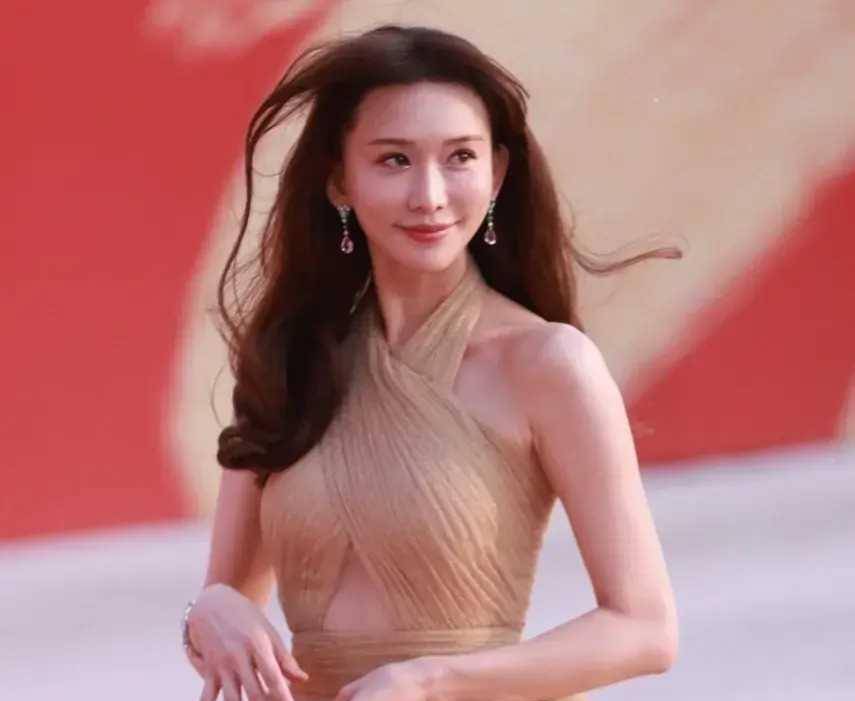 林志玲大变样,胡歌风采依旧,关晓彤伤痕累累_明星_电影节_礼服