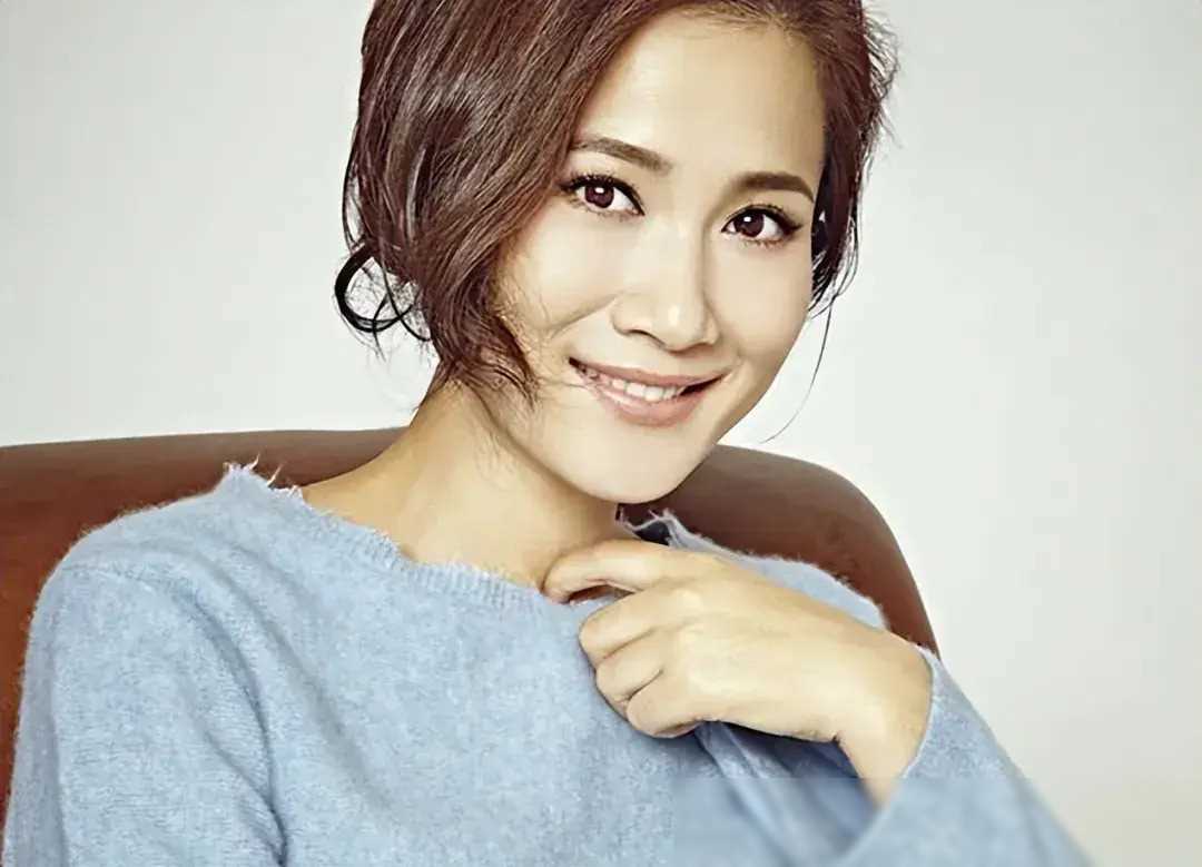 离婚后潘雨辰与女儿相依为命,侯勇不再提,岁宛如冻龄少女