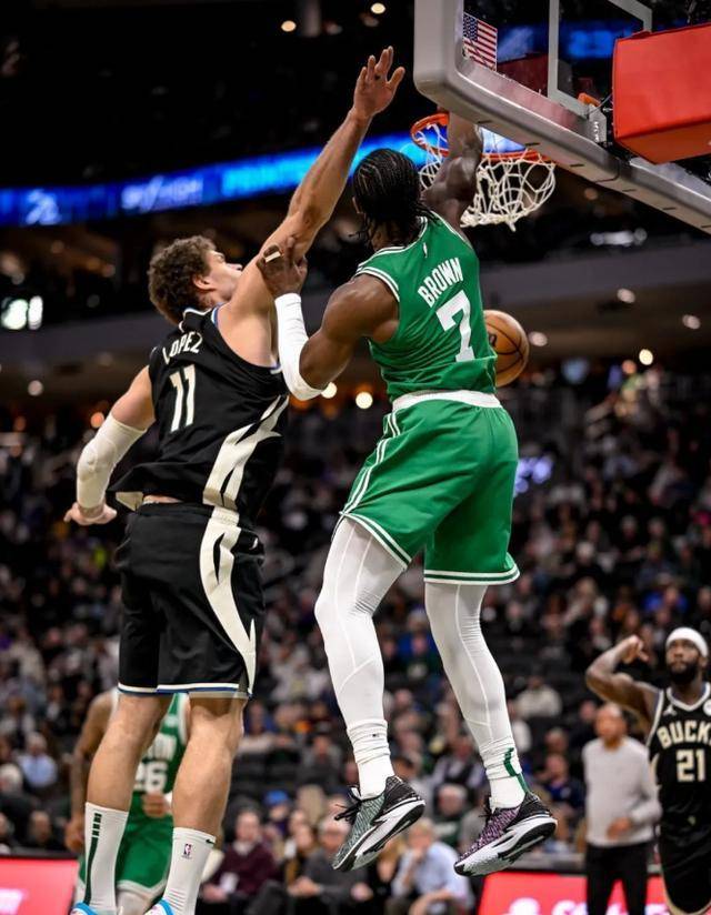 nba国王队将一份5年346亿美元的续约合同提议给福克斯