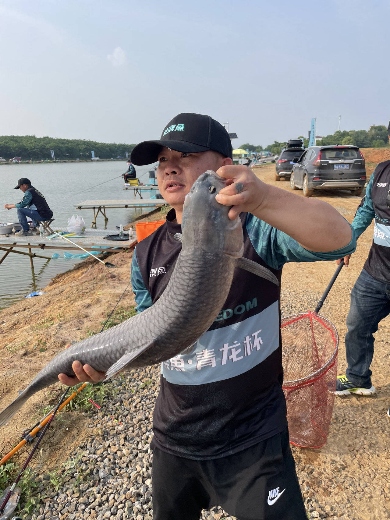 作为华中地区的首场专业滑漂比赛,主办方邀请了重量级解说嘉宾范宁