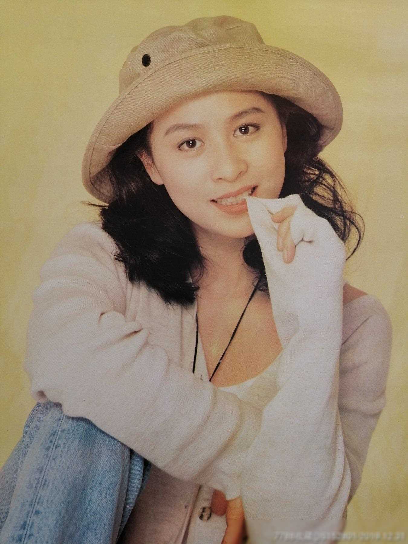 但是,时间是公正的,钟丽缇也难逃岁月的侵袭.