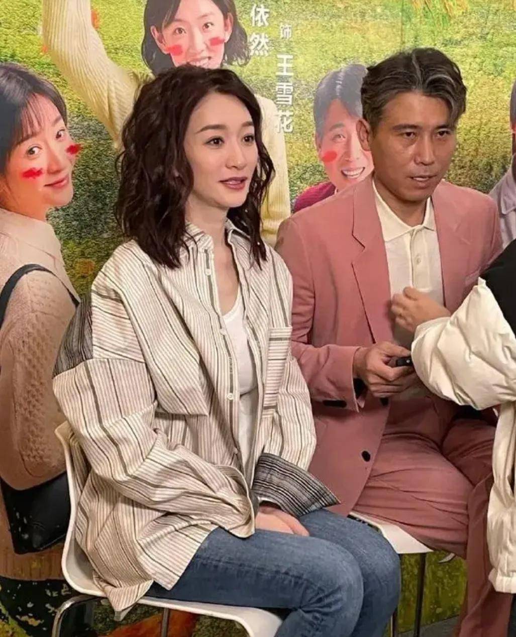 李小冉牵手富豪老公走机场,她穿大妈裙难掩脱俗气质