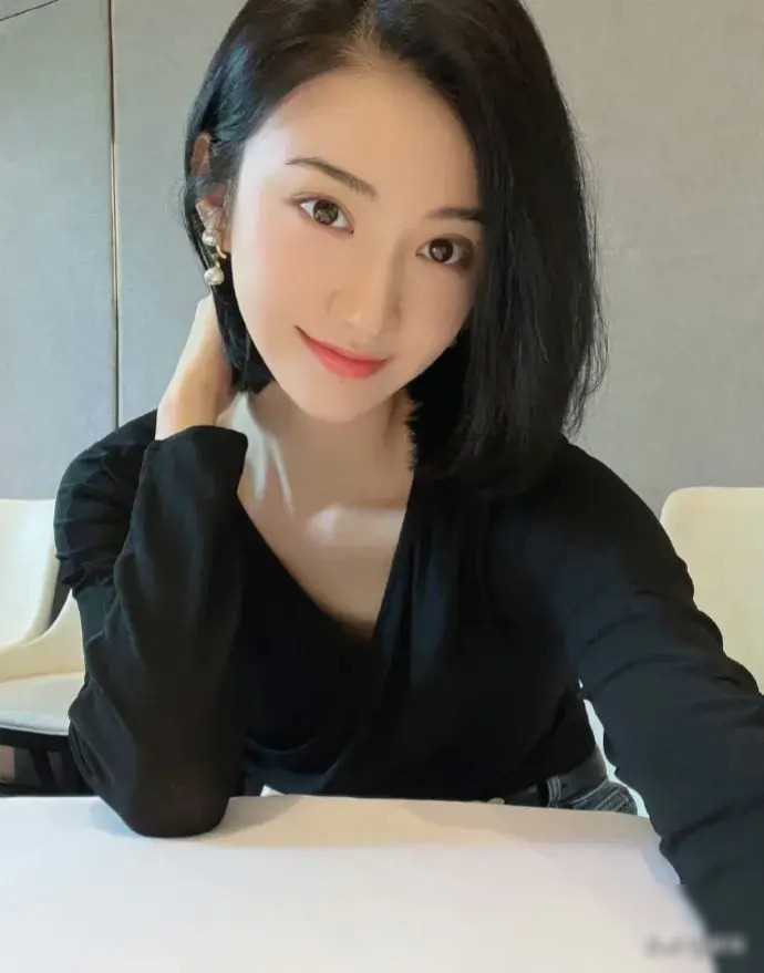 景甜短发新造型惊艳亮相,短发魅力诠释时尚新风潮_发型_自然美_明星