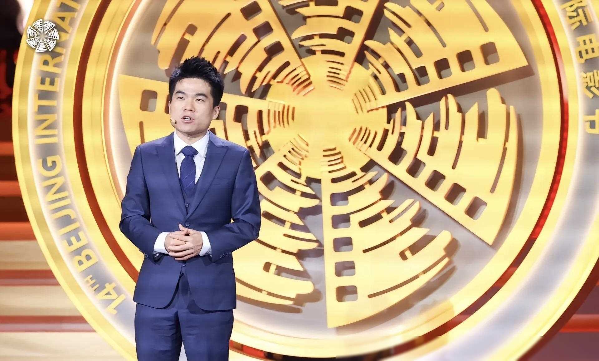 宇辉北京电影节致辞引爆文艺氛围,魅力社交风采再获赞誉