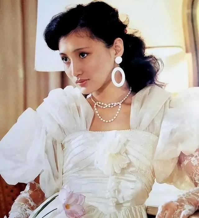80年代女神林芳兵,因长得太美被人算计,如今57岁仍风韵犹存