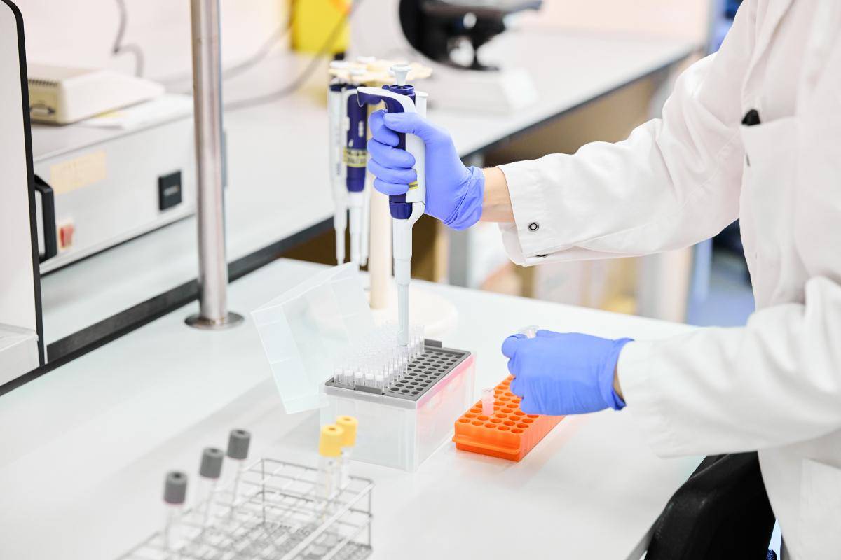 它如同一位细心的侦探,通过不同的物理与化学手段,逐步揭开未知物质的