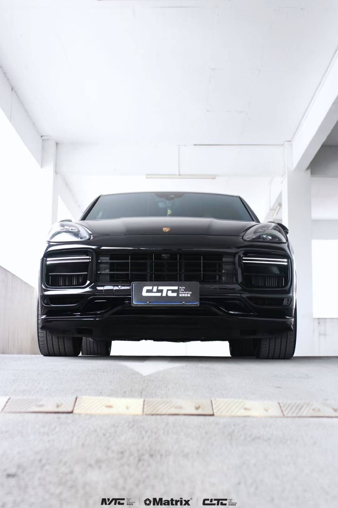 黑色系天花板,保时捷卡宴matrix矩阵超级亮黑改色膜