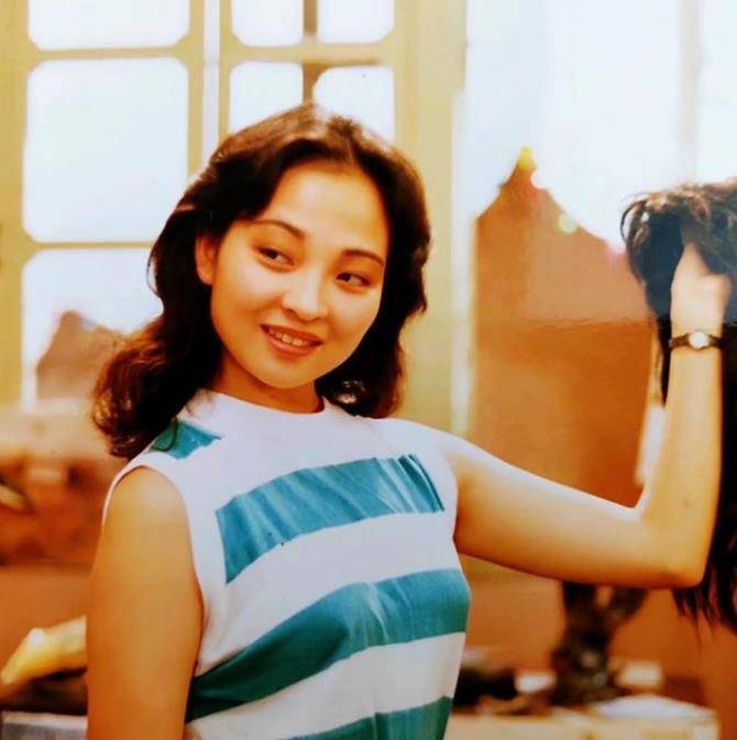 马羚:九十年代难得的时尚美人,完美身材惹人爱